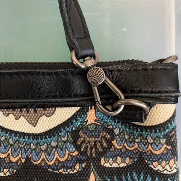 Sakroots Crossbody Leather Handbag Black Tapestry EXCELLENT Condition Zip Top - Picture 5 of 13